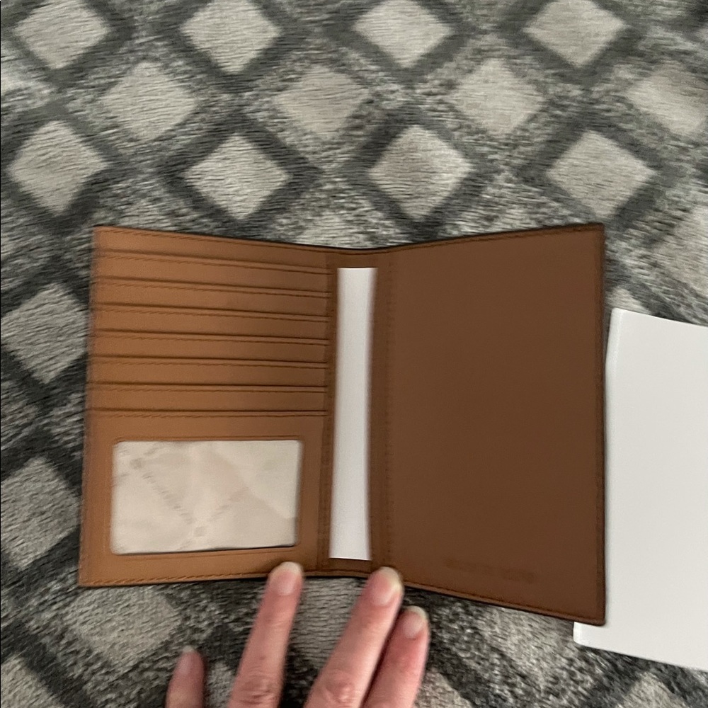 Brand new Michael Kors Card wallet - Picture 3 of 3